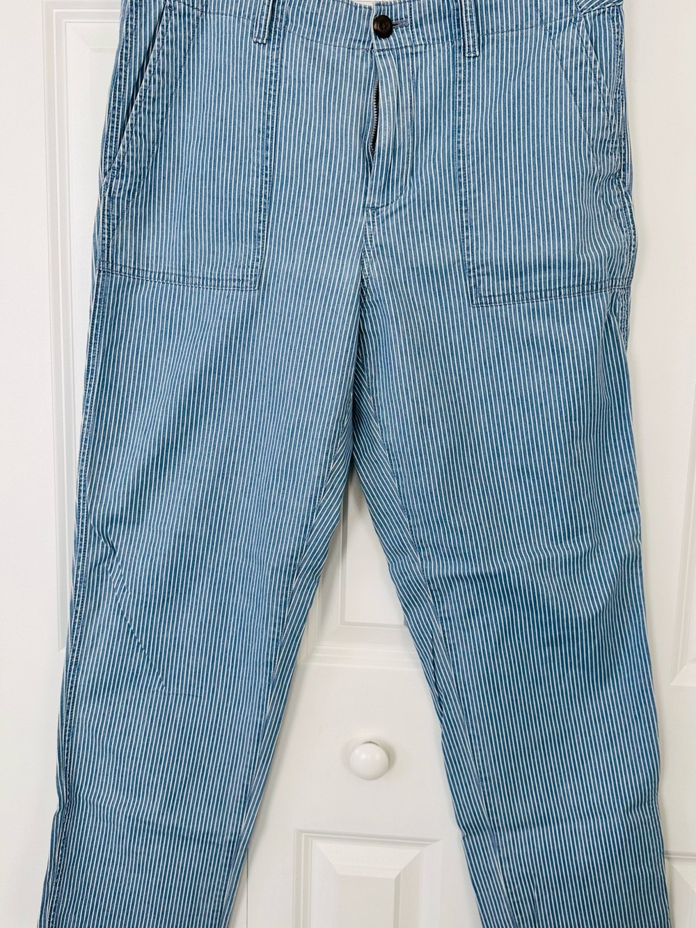 GAP Women's Blue and White Pinstripe Capris